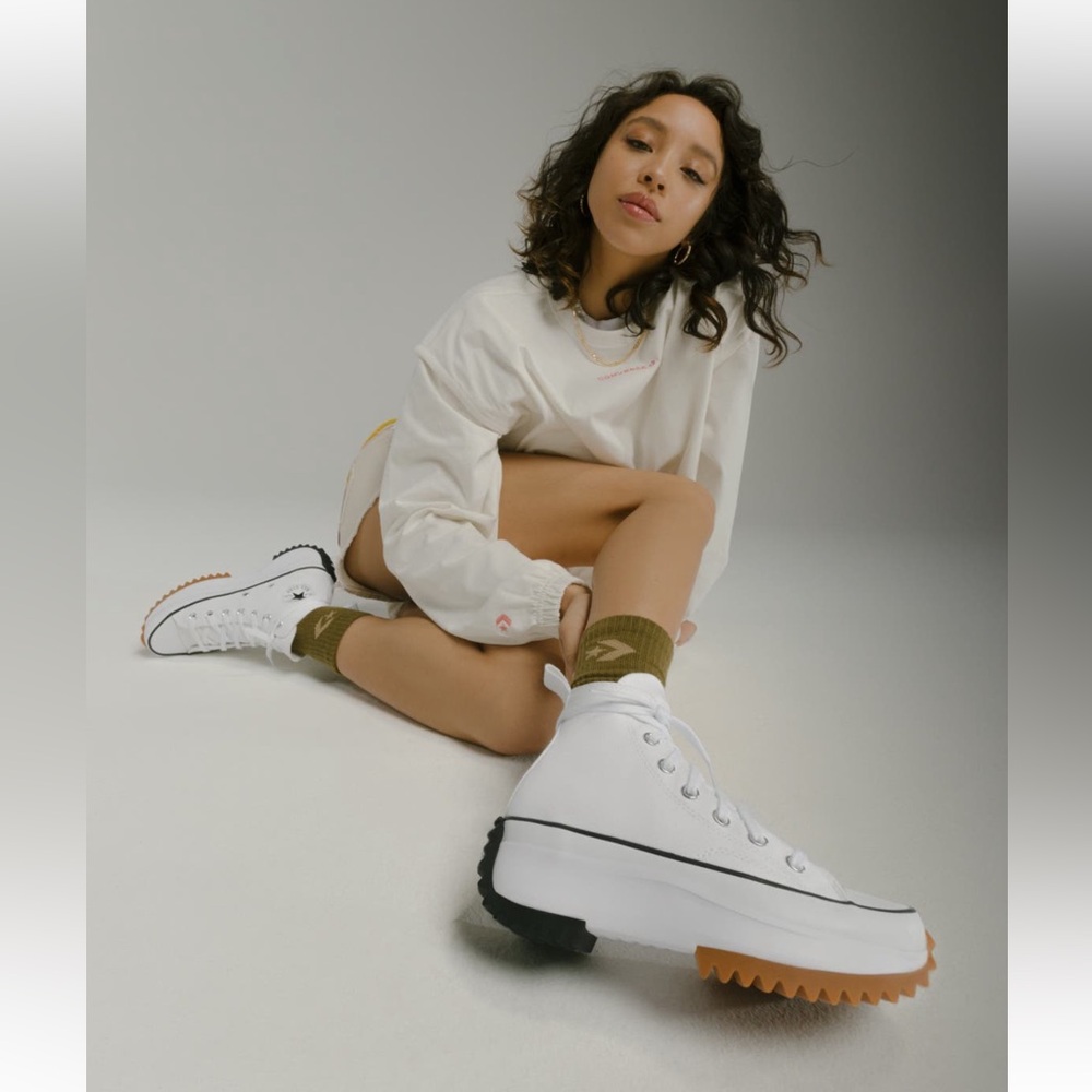 White/Black/Gum - Converse Unisex Run Star Hike Canvas High Top Platform Sneaker